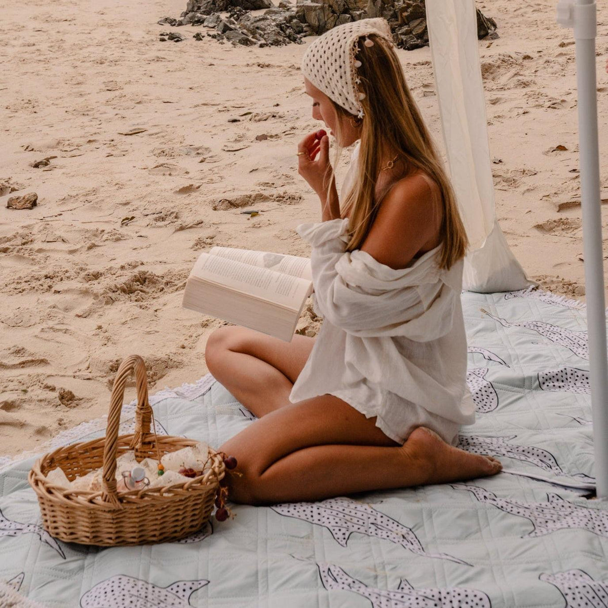 XANTO — SAND FREE BEACH & PICNIC RUG | SHARKS